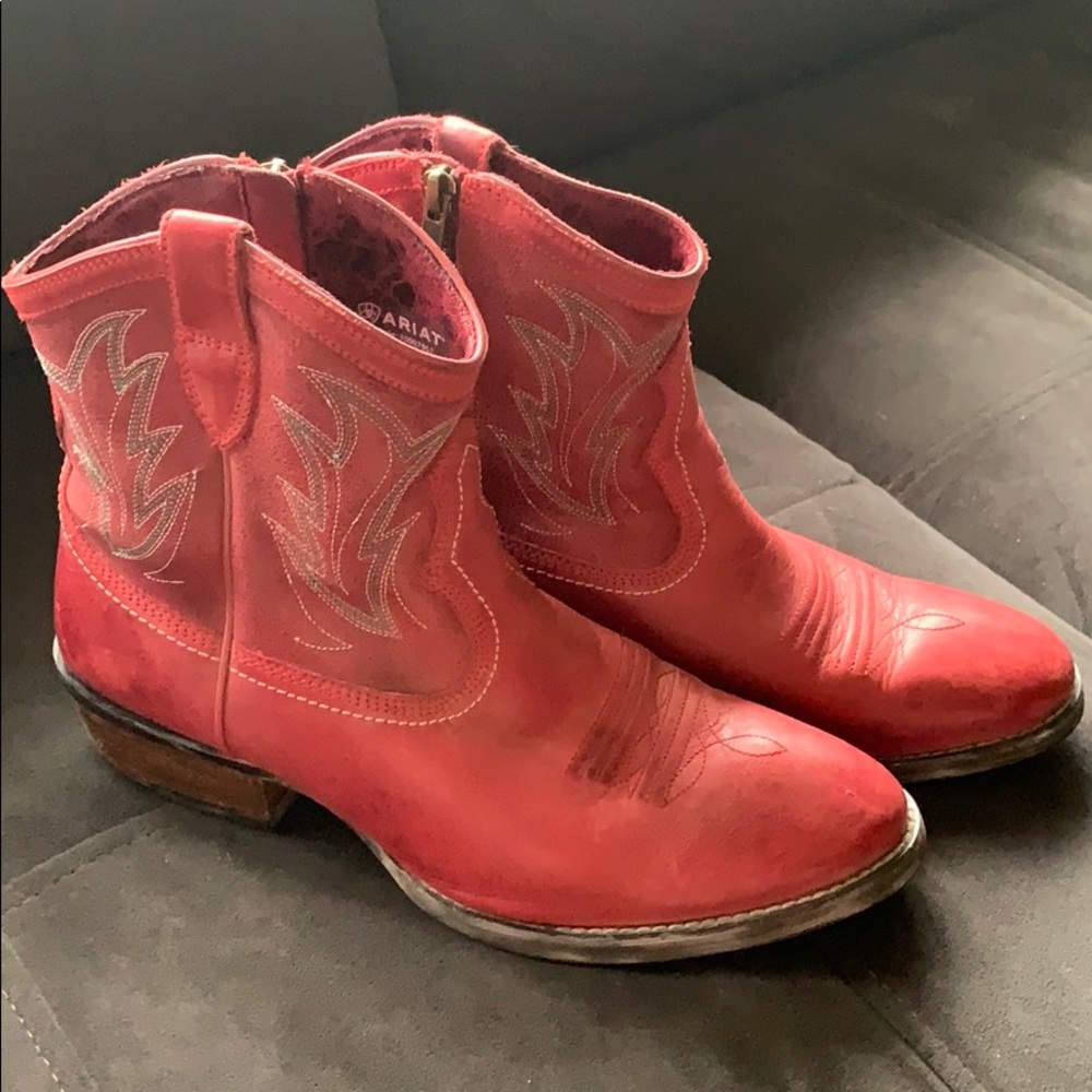 Red Ariat booties size 9.5